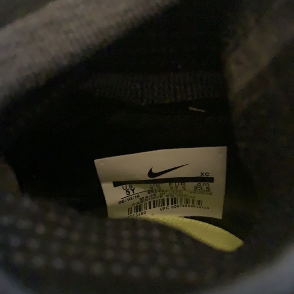 Boys Nike CR7 Soccer Shoes. - Picture 3 of 3